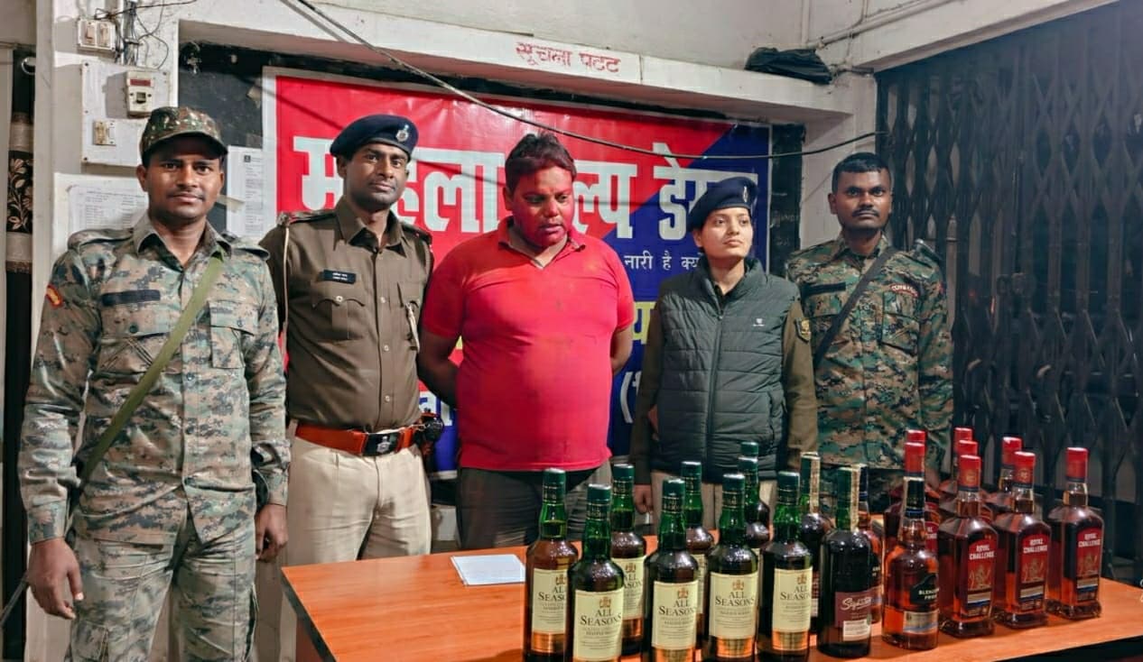 16 लीटर शराब के साथ तस्कर गिरफ्तार