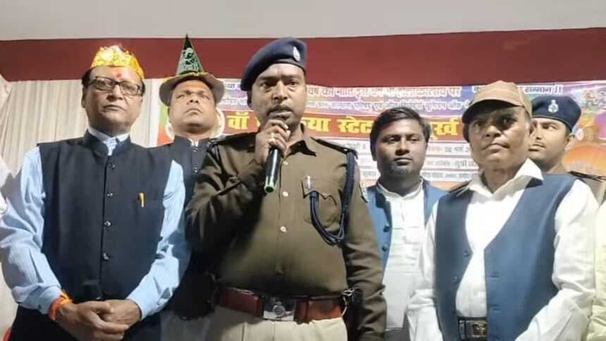 फरकिया स्टेट महामूर्ख सम्मेलन का किया गया आयोजन