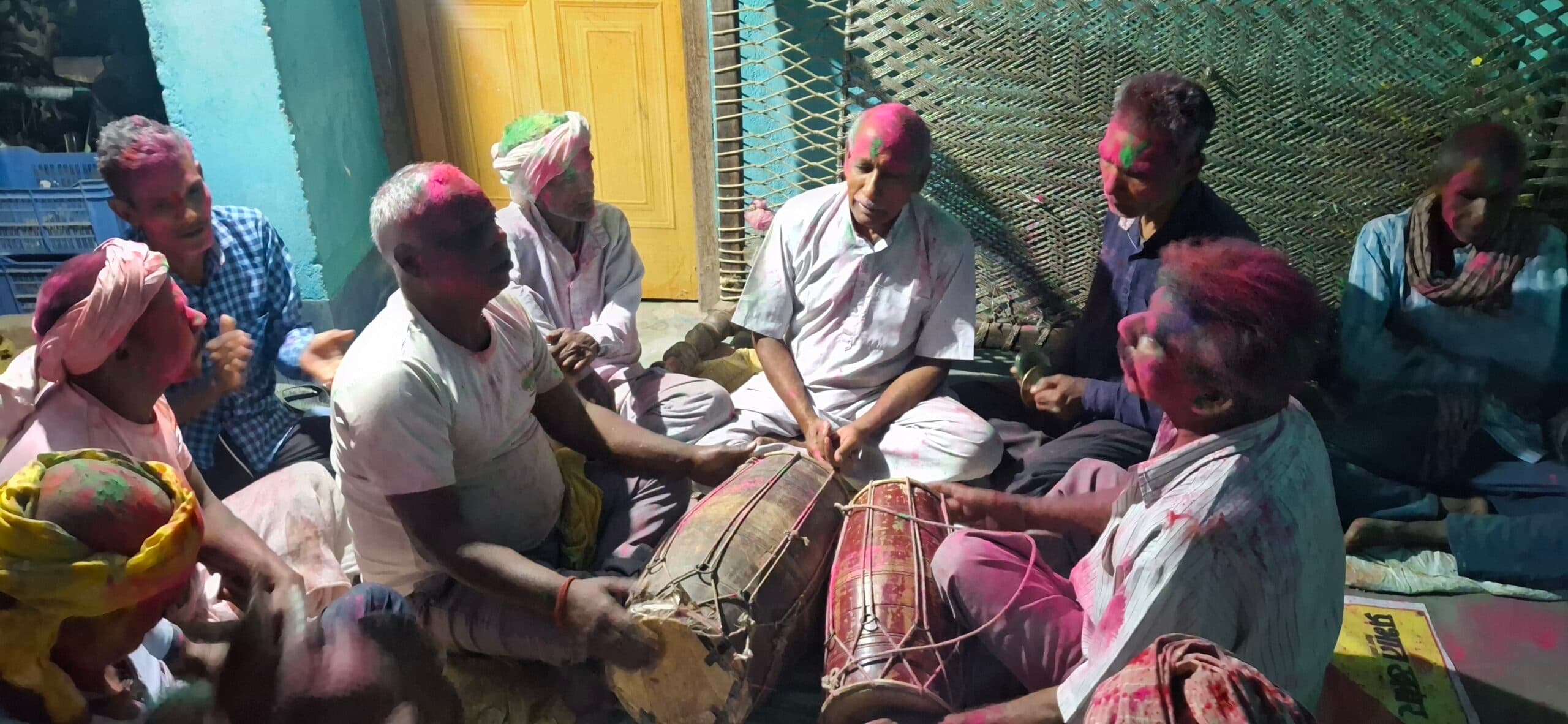 कड़ी सुरक्षा के बीच शांतिपूर्ण माहौल में होली संपन्न