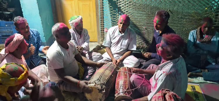 कड़ी सुरक्षा के बीच शांतिपूर्ण माहौल में होली संपन्न