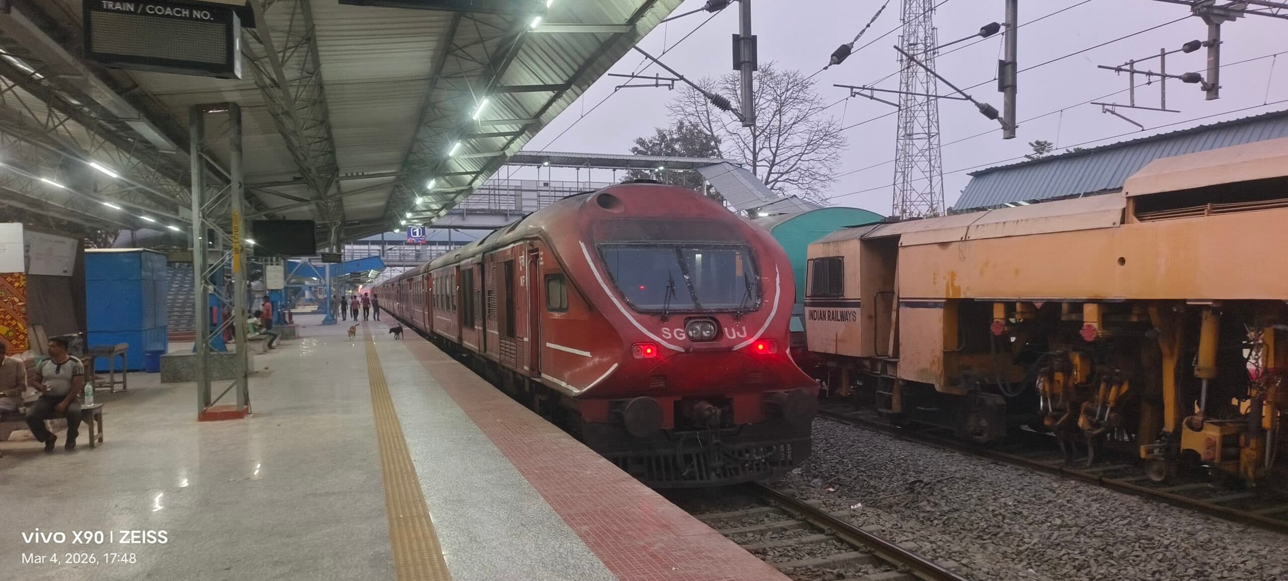 नौ घंटे ड्यूयी होने से चालक ने ट्रेन चलाने से किया इंकार, तीन घंटे यात्री रहे परेशान