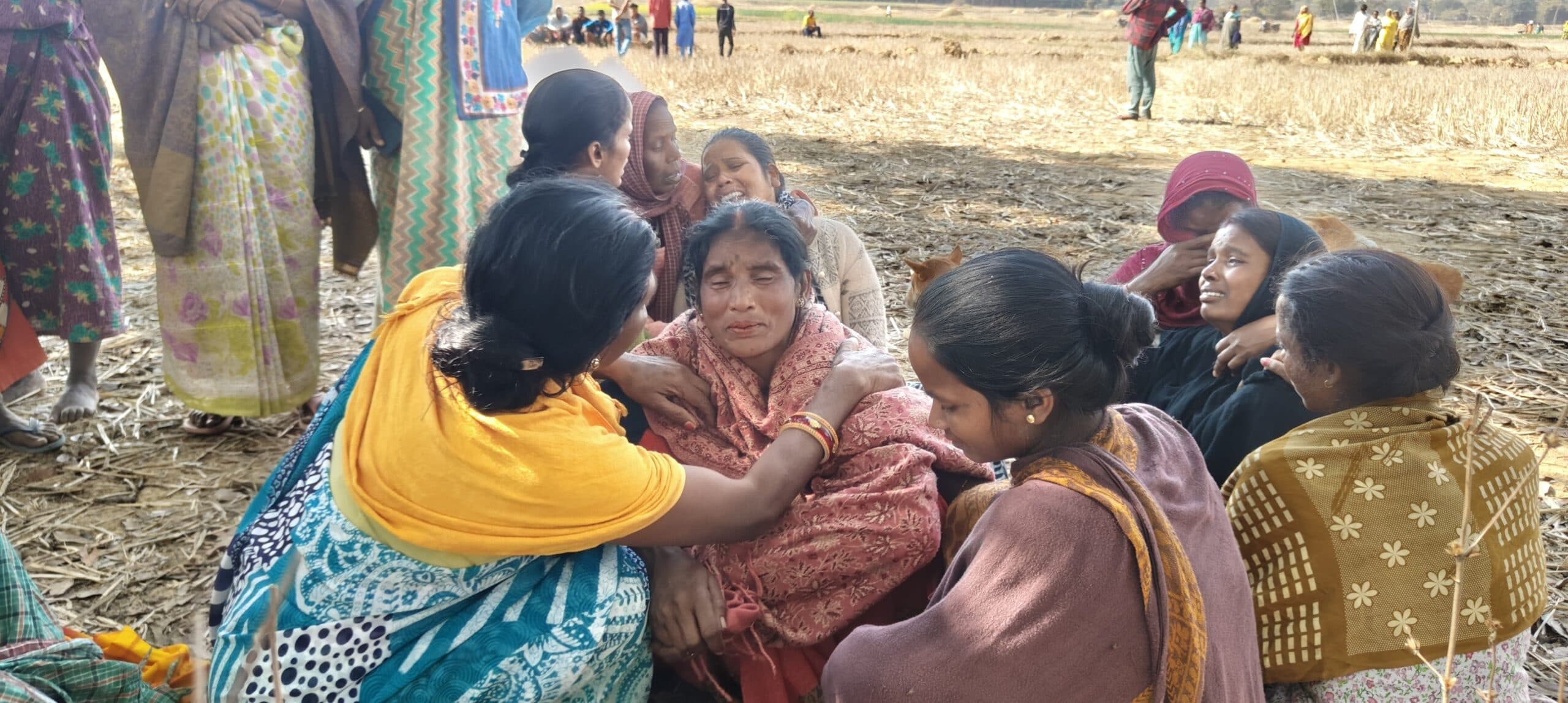 अदरख की कोड़ाई कर रहे किसान को हाथी ने कुचला