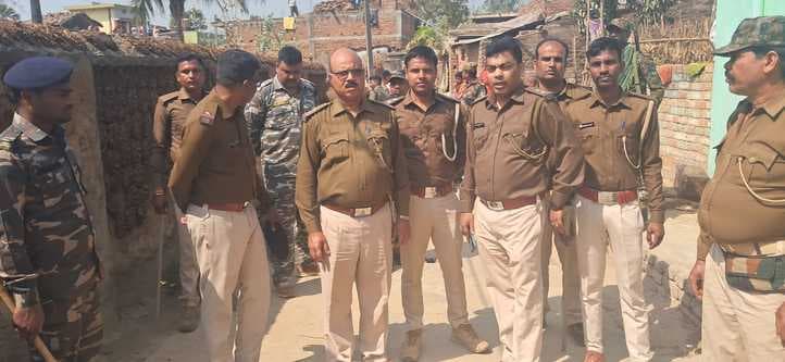 होली पर्व पर मेहरमा में देशी शराब के ठिकानों पर छापेमारी, 20 क्विंटल जावा महुआ नष्ट