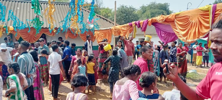 East Singhbhum News : नयी पीढ़ी को परंपरा व संस्कृति से जोड़ना जरूरी
