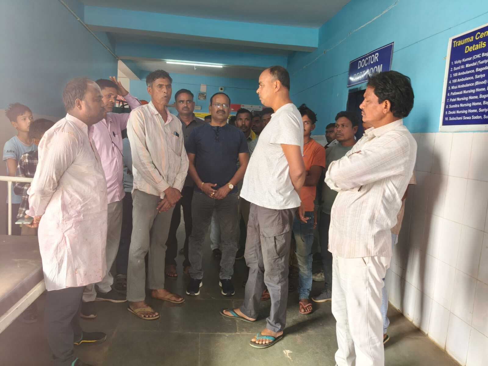 Giridih News :मुंडरो में पेड़ से टकरायी बाइक, युवक की मौत