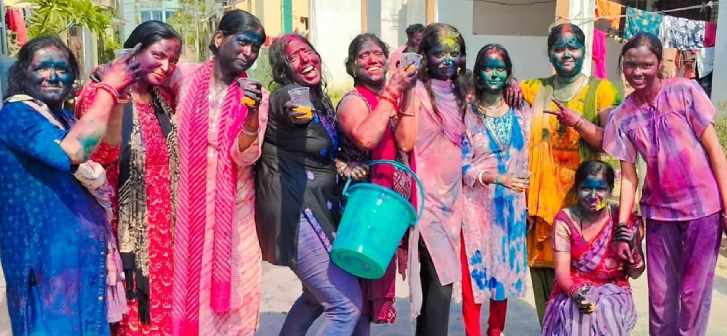 Bokaro News : खूब उड़ा रंग-गुलाल, युवाओं ने जमकर किया धमाल