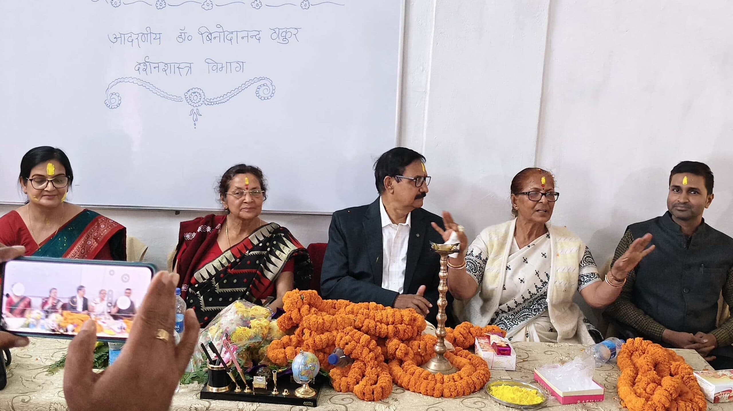 विवि दर्शनशास्त्र विभाग ने डॉ. विनोदानंद को दी समारोहपूर्वक विदाई