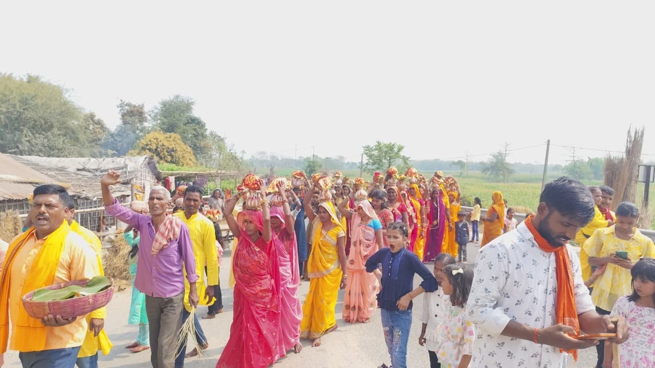 सात दिवसीय भागवत कथा शुभारंभ को लेकर निकाली गयी भव्य कलश शोभा यात्रा