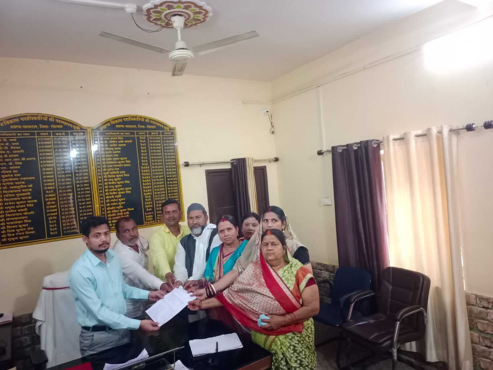 प्रमुख के खिलाफ अविश्वास प्रस्ताव के लिए दिया आवेदन