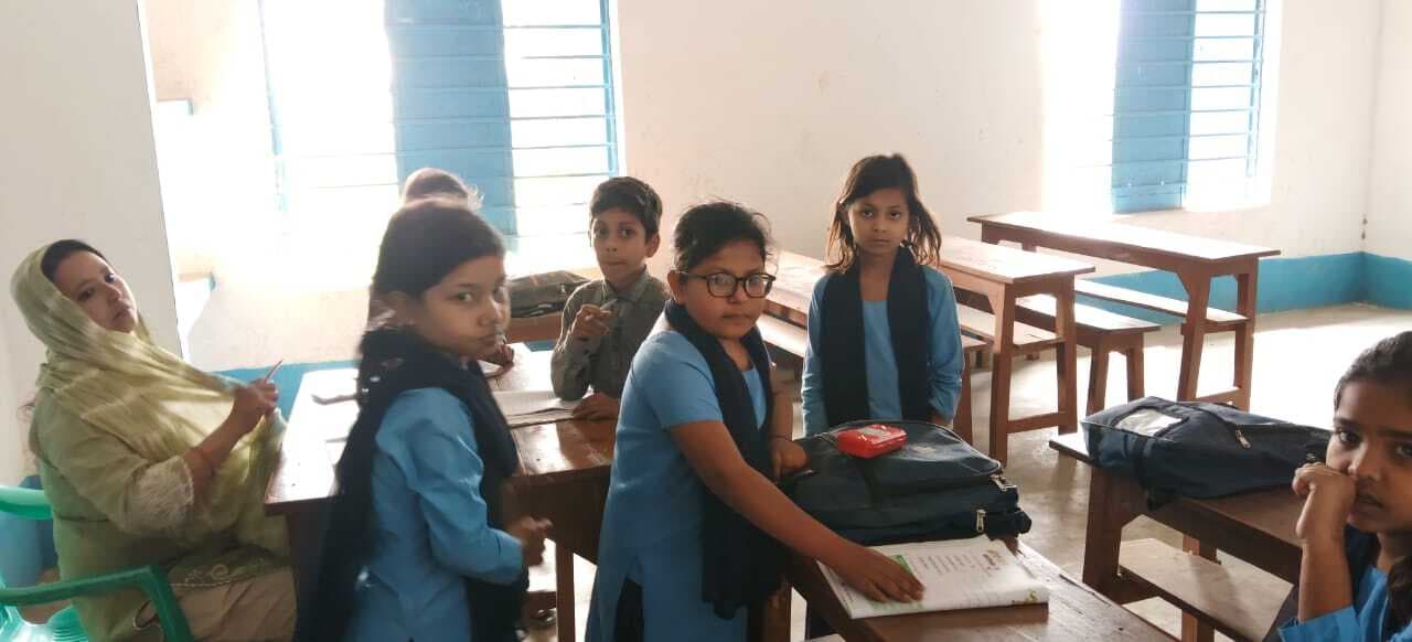 12 बजे तक नहीं बनी बच्चों की उपस्थिति, एमडीएम भी नहीं पका