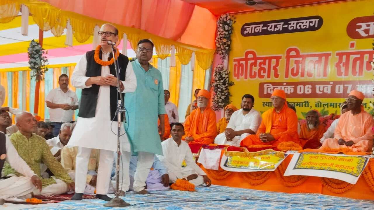 सालमारी में जिला स्तरीय सत्संग में श्रद्धालुओं की उमड़ी भीड़