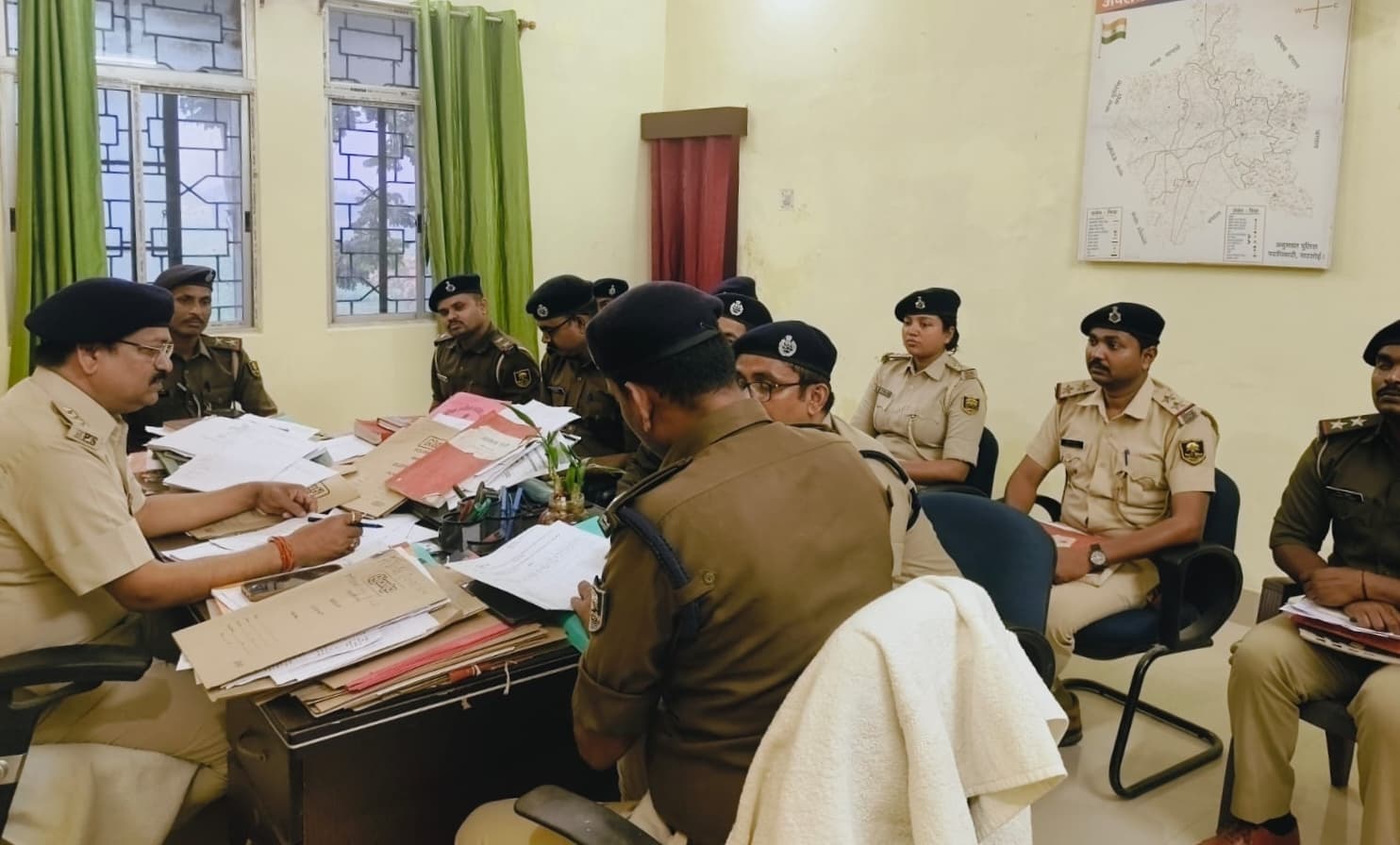 क्राइम मीटिंग में अपराध नियंत्रण को लेकर डीएसपी सख्त