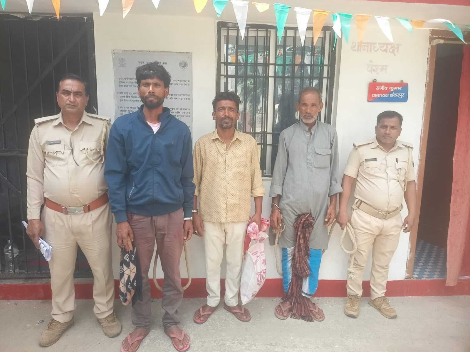 तीन फरार वारंटी गिरफ्तार