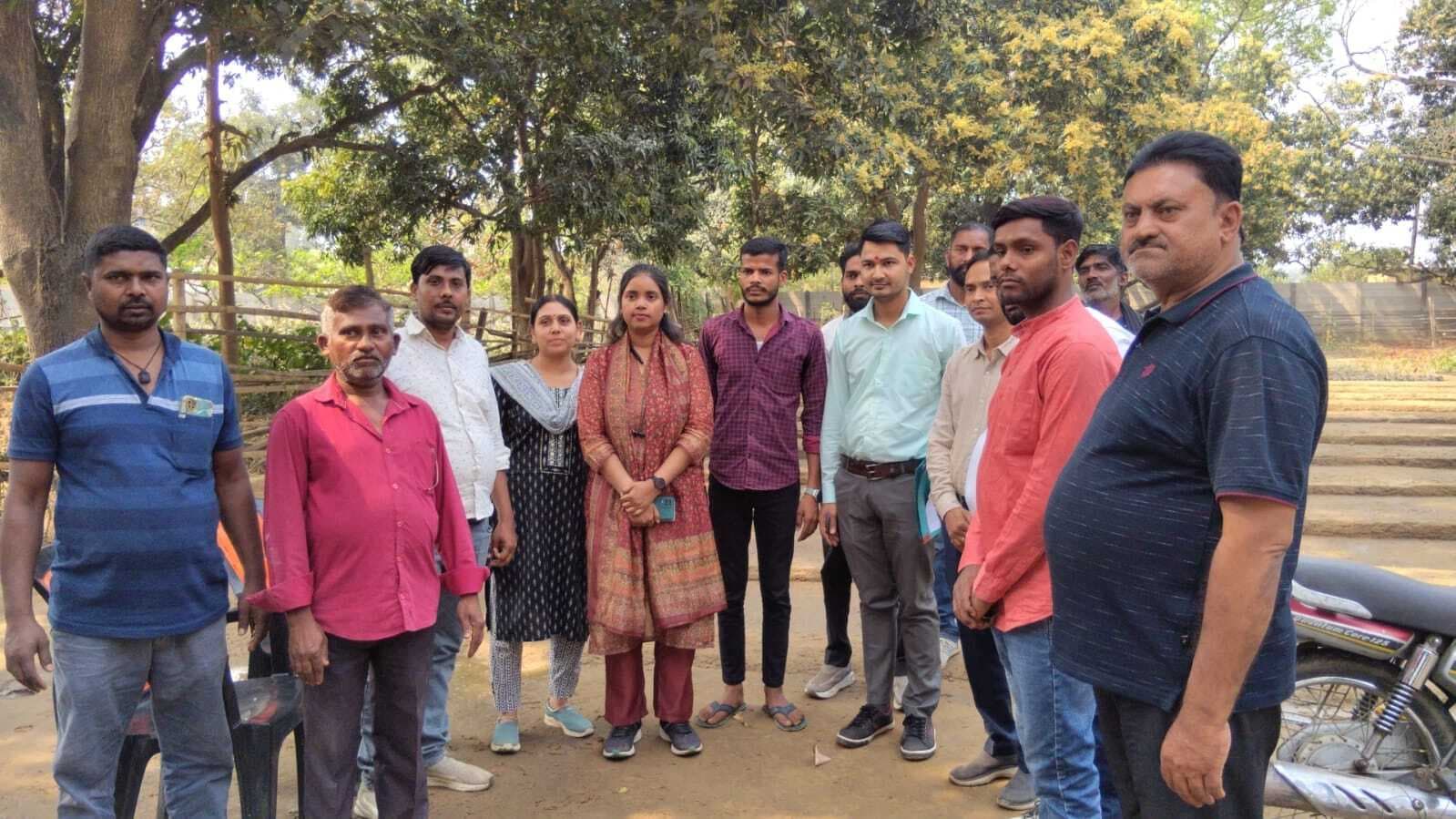 प्रखंड उद्यान नर्सरी में स्थित आम के बगीचे की हुई नीलामी