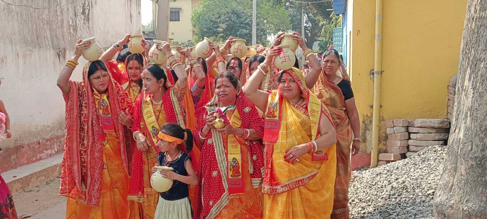 Deoghar news : भागवत कथा को लेकर निकाली गयी भव्य कलश शोभा यात्रा