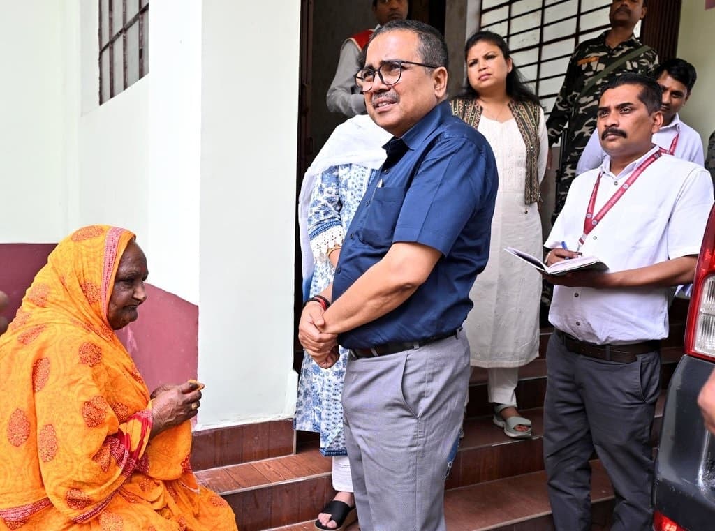 Bokaro News : महिला ने बेटी के नामांकन की लगायी गुहार, डीसी ने दिये निर्देश