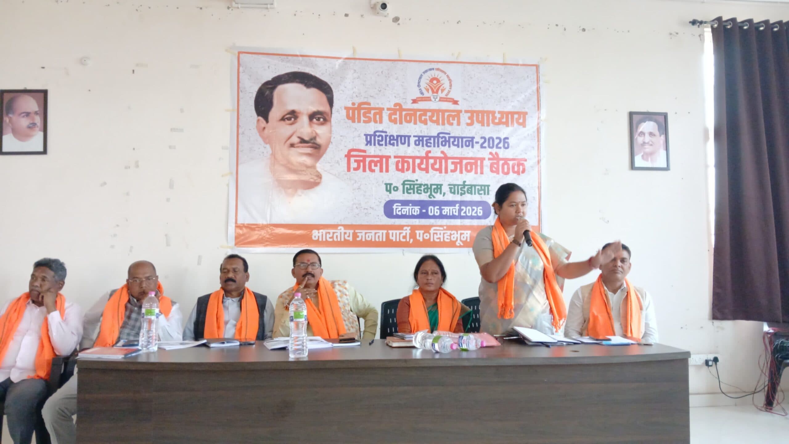 Chaibasa News : समाजसेवा से जीतें जनता का भरोसा : मधु कोड़ा