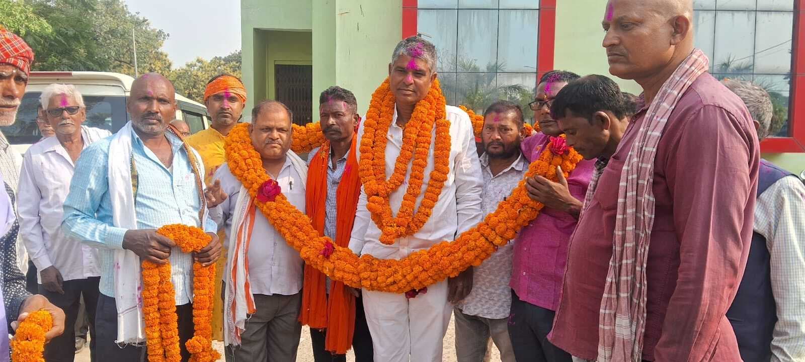 Bhagalpur news पैक्स चुनाव में अध्यक्ष व सदस्य पद के उम्मीदवारों ने भरा नामांकन पत्र