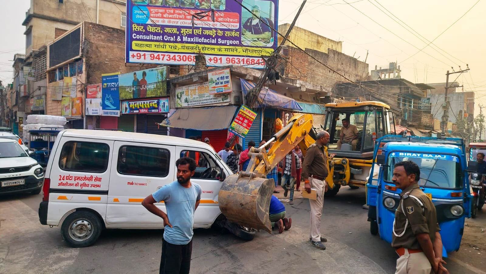 Bhagalpur news एम्बुलेंस ने टोटो को मारी टक्कर, दिव्यांग चालक की मौत