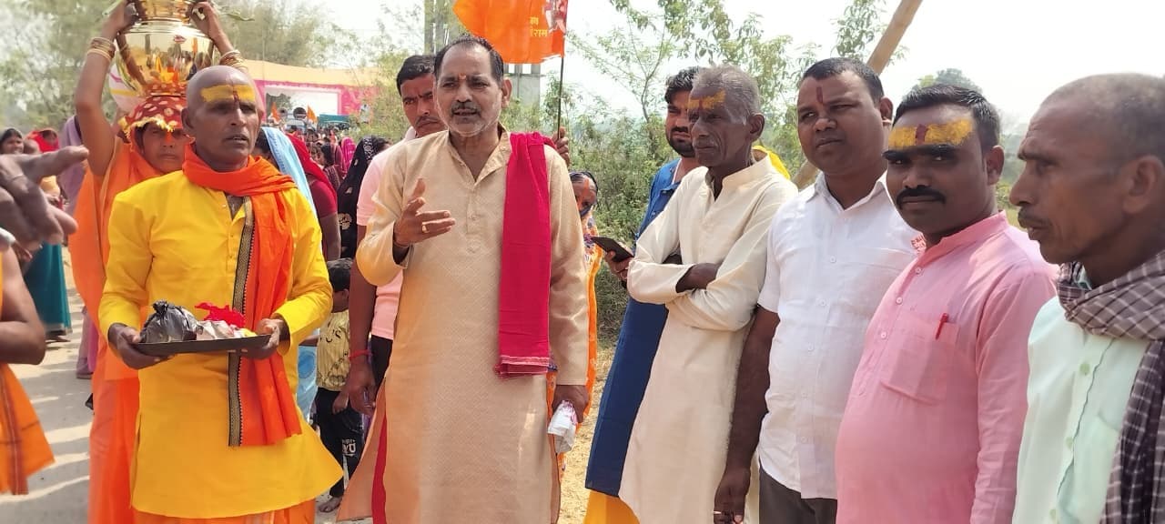 काली मंदिर में मूर्ति की प्राण-प्रतिष्ठा को लेकर निकाली कलशयात्रा