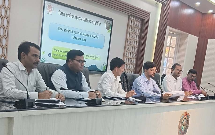 पंचायत सरकार भवनों का निर्माण शीघ्र पूरा करने का निर्देश