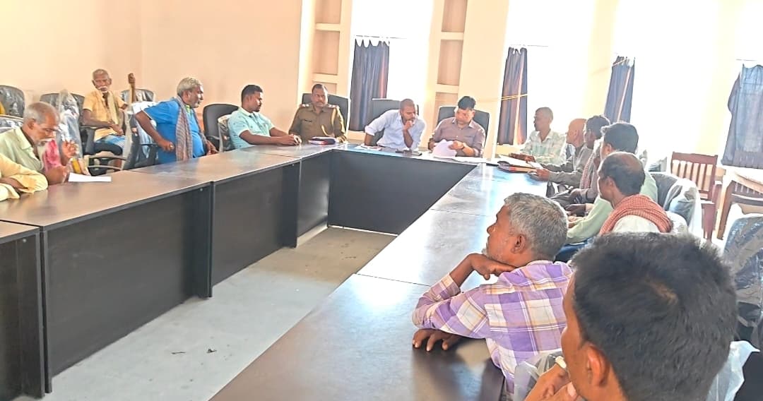 जनता दरबार में तीन मामलों में दो मामलों का किया निपटारा