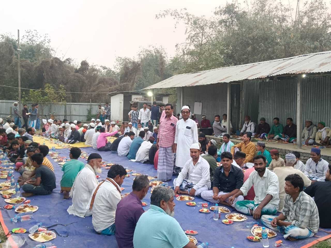 हरलगा मजार शरीफ में दावत ए इफ्तार का आयोजन