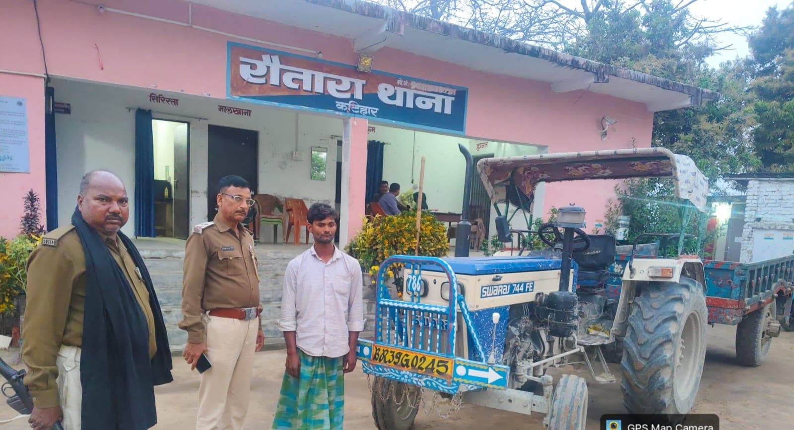 चोरी के ट्रैक्टर के साथ आरोपित गिरफ्तार
