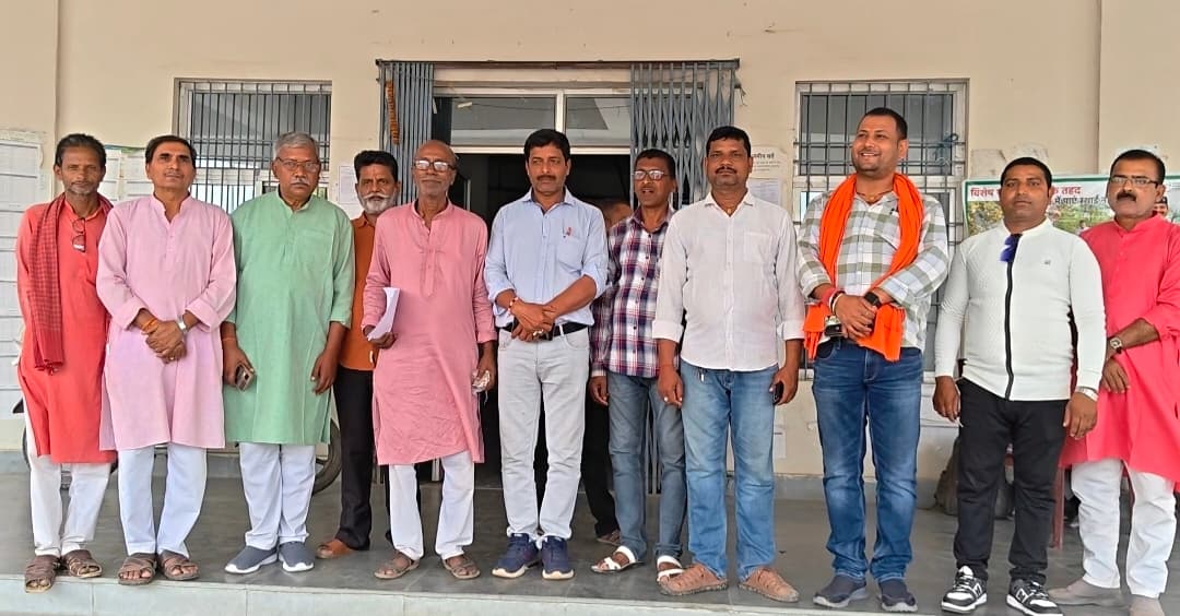 पैक्स चुनाव नामांकन के अंतिम दिन अध्यक्ष पद पर छह अभ्यर्थियों ने नामांकन किया