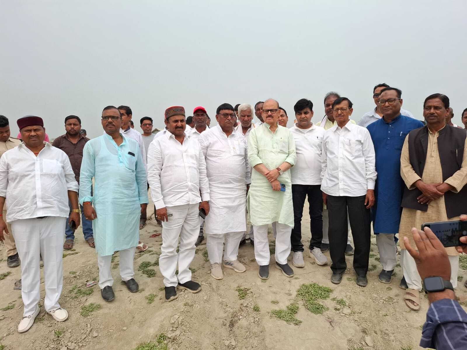 सांसद व विधायक ने रिवर फ्रंट निर्माण का किया निरीक्षण