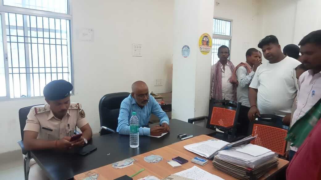 जमीन विवाद से जुड़े तीन मामलों का निष्पादन