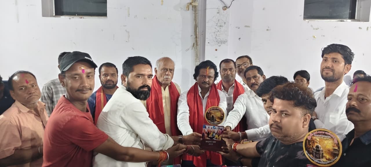 महाशिवरात्रि में अहम भूमिका निभाने वाले कलाकार हुए सम्मानित