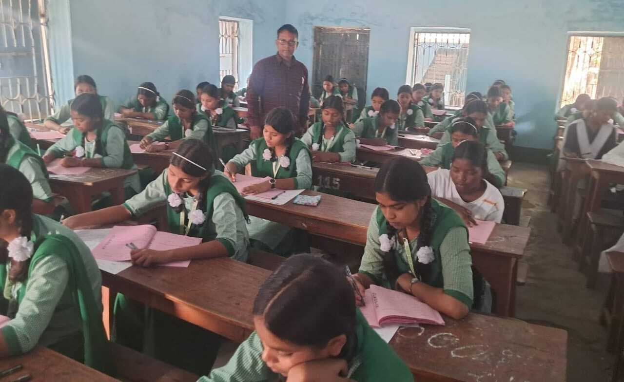 केंद्रों पर कड़ी निगरानी में हुई नौवीं बोर्ड की परीक्षा