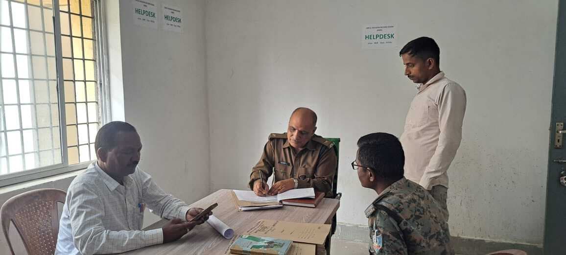 Giridih News :दो पक्षों में हुए संघर्ष मामले की पुलिस इंस्पेक्टर ने की जांच