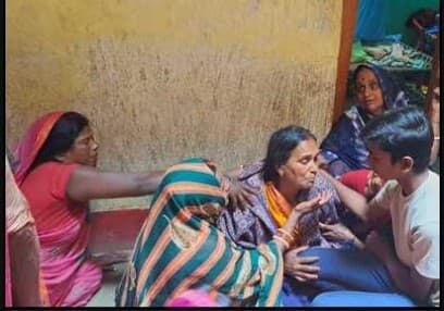 Giridih News :एसयूवी की ठोकर से घर के पास बाइक सवार अधेड़ की मौत