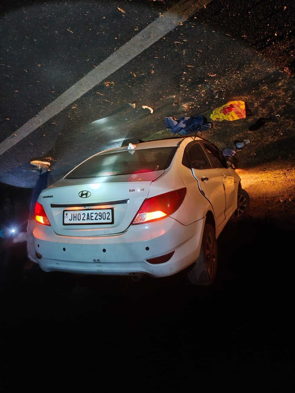 Giridih News :अनियंत्रित होकर कार पलटी, दो घायल