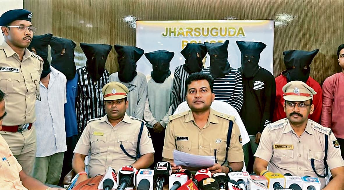 Jharsuguda News: लैयकेरा डकैती मामले में नौ आरोपियों को किया गिरफ्तार, सोना-चांदी के आभूषण, नकद रुपये बरामद