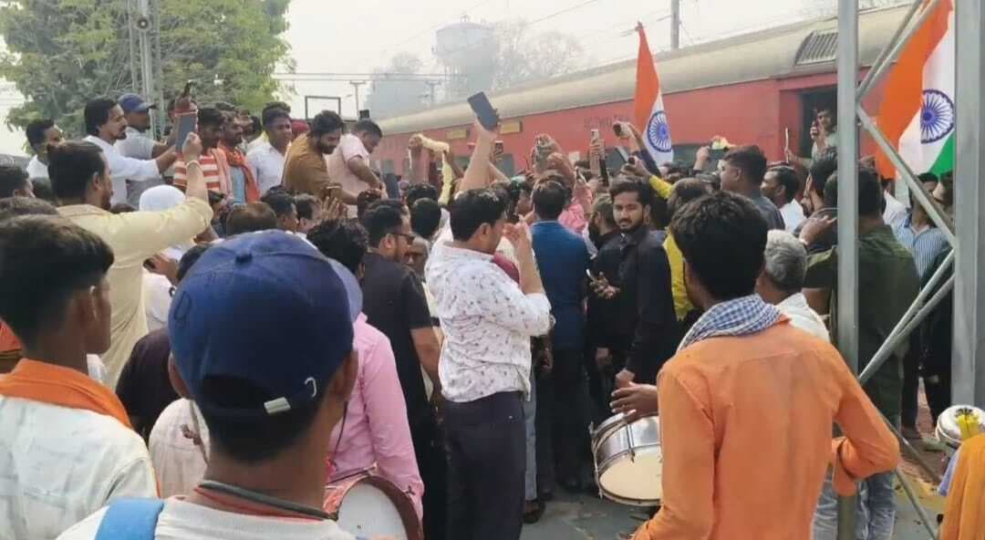 यूपीएससी में 625वां रैंक लाकर मोहनिया पहुंचे नूर आलम का भव्य स्वागत