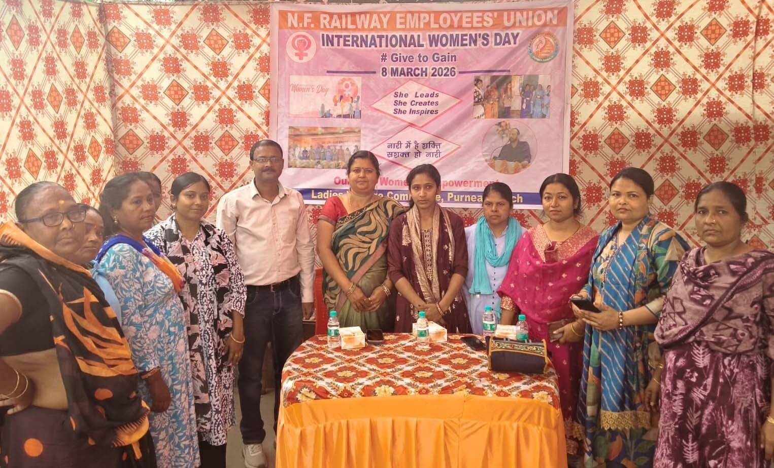 दिवस विशेष पर महिला रेल कर्मियों ने उठायी सुविधाएं बढ़ाने की मांग