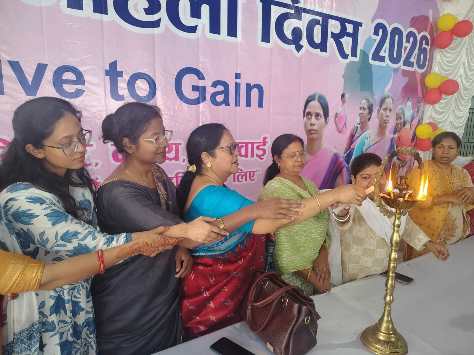 महिला देश का नाम रोशन कर रहीं हैं : सिविल सर्जन