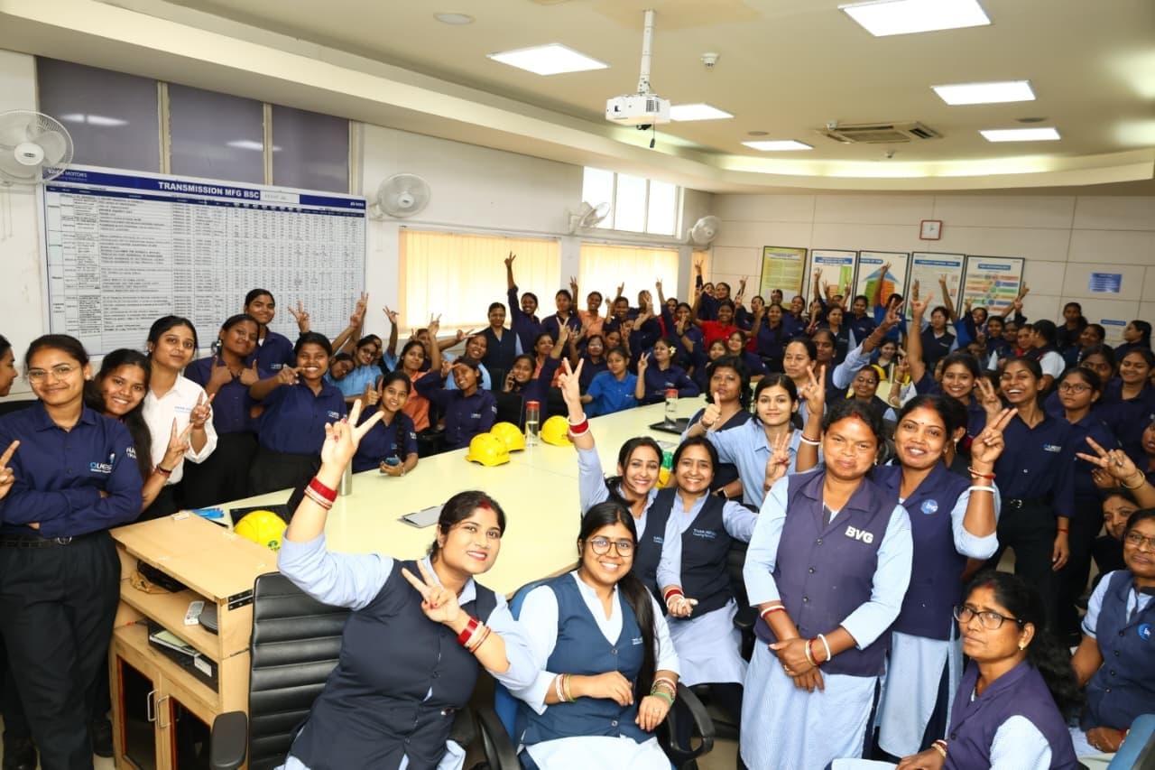 टाटा मोटर्स में महिलाओं के लिए रिजर्व रही कैंटीन, किया शाही भोजन