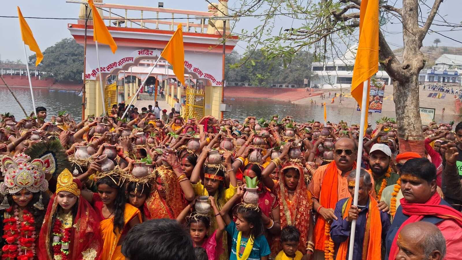 कलश शोभायात्रा के साथ सात दिवसीय श्रीमद्भागवत कथा ज्ञान यज्ञ का शुभारंभ
