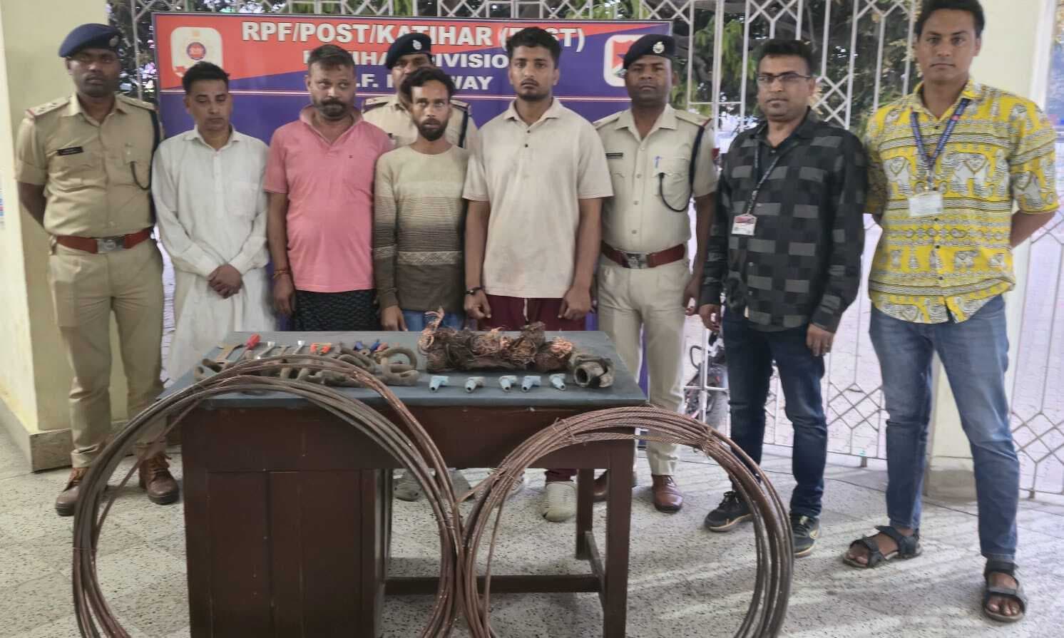 चोरी का रेलवे तार बरामद, चार आरोपित गिरफ्तार