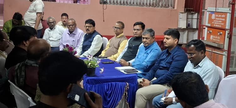 शीतला पूजा महोत्सव की तैयारियों को लेकर विधायक ने की बैठक