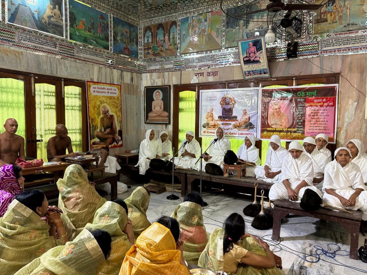 Deoghar News : जैन मंदिर में मनाया गया आचार्य समय सागर जी का मुनि दीक्षा दिवस