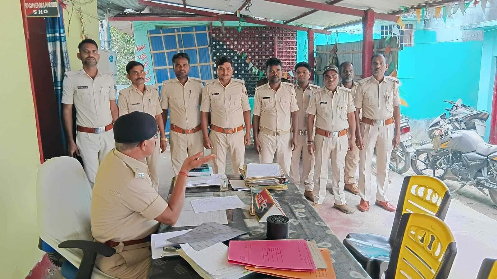 थानाध्यक्ष ने रात्रि गश्ती तेज करने का ग्रामीण पुलिस को दिया निर्देश