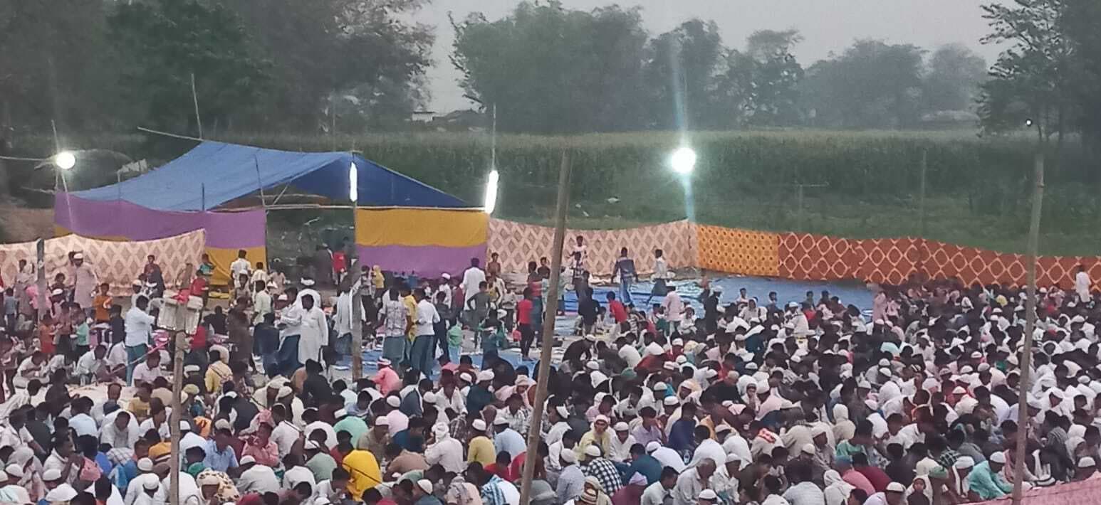 मरघिया में इफ्तार पार्टी का आयोजन, जुटे रोजेदार