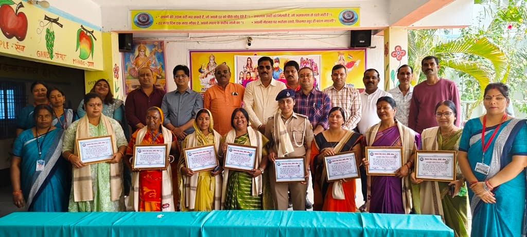 संकल्प सेवा संस्था ने उत्कृष्ट कार्य करने वाली महिलाओं को किया सम्मानित