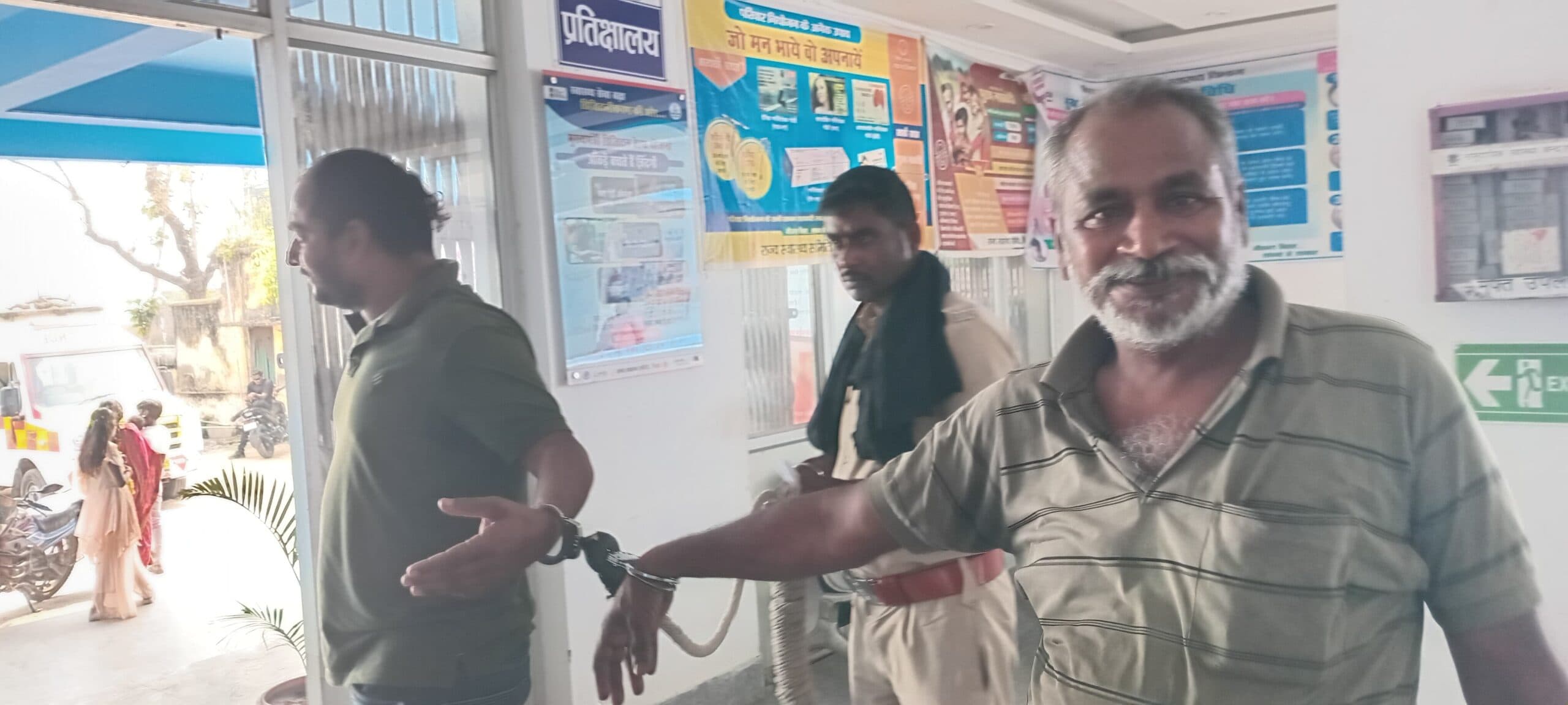 पुलिस ने दो वारंटियों को किया गिरफ्तार