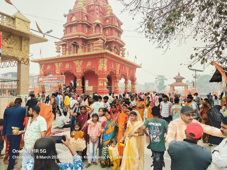 हजारों श्रद्धालुओं ने किया जलाभिषेक